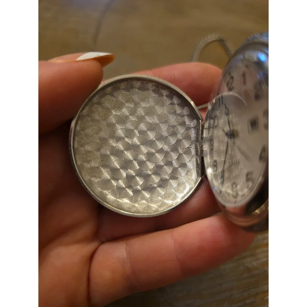 Vintage Steam Engine Train Quartz Pocket Watch Silver Gold Tone with Chain‎
